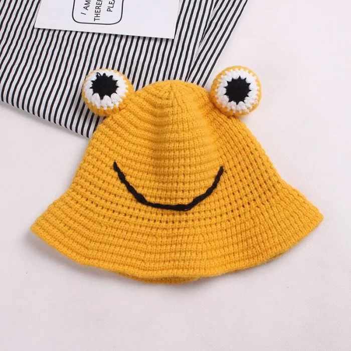 Warme Strickmütze - Bucket-Style - mit Krötenaugen