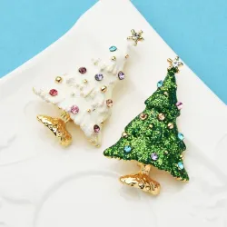 Snöande julgran - med strass - elegant brosch