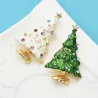Snöande julgran - med strass - elegant brosch