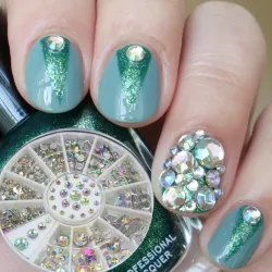 Strass acrylique - multi-tailles - pour la décoration des ongles