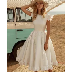 VestidosVestido blanco satinado - largo hasta la rodilla - sin mangas - espalda abierta - con volantes