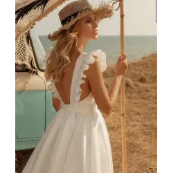 VestidosVestido blanco satinado - largo hasta la rodilla - sin mangas - espalda abierta - con volantes