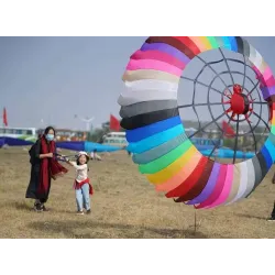 CometaColorful rainbow with spider - large kite - 2.5m