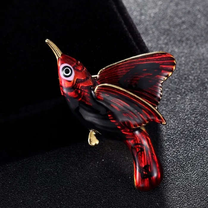Elegante Brosche mit einem kleinen Vogel