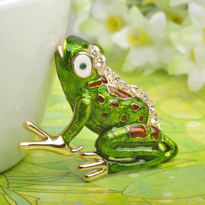 Elegante Brosche mit grünem Kristallfrosch