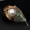 Trendy broche met veer / parel / kristallenBroches