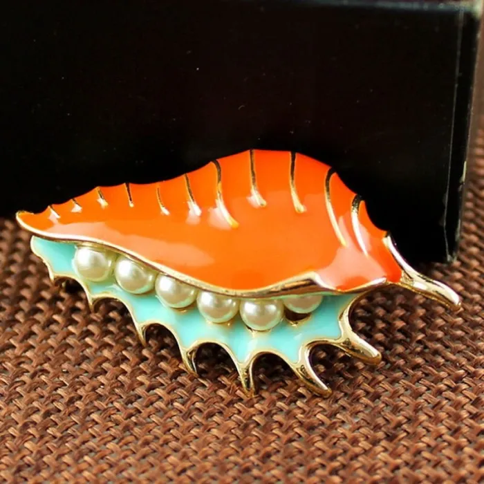 BrochesRed sea mussel with pearls - elegant brooch