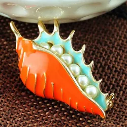 BrochesRed sea mussel with pearls - elegant brooch
