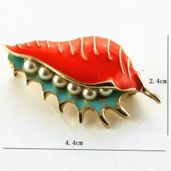 BrochesRed sea mussel with pearls - elegant brooch