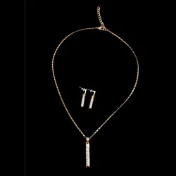 Elegantes Schmuckset - Halskette / Ohrringe - mit Strasssteinen - zylindrischer Stabanhänger