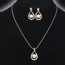 Elegantes Goldschmuckset - Halskette / Ohrringe - Wassertropfenanhänger - mit Kristallen / Perle
