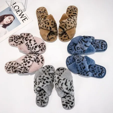 Chaussons peluche toute douce - rayures croisées - imprimé léopard