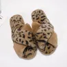 ZapatosPantuflas de felpa - Rayas cruzadas - Estampado leopardo