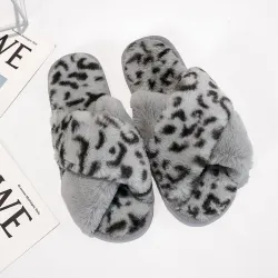 Mjuka plyschtofflor - korsade ränder - leopardtryck