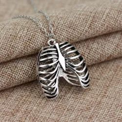 Vintage skull rib cage anheng - med halskjede