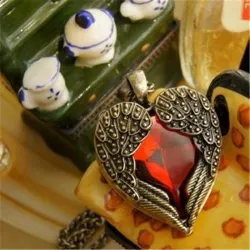 Collier exclusif avec pendentif en forme de coeur avec cristal rouge - bronze vintage