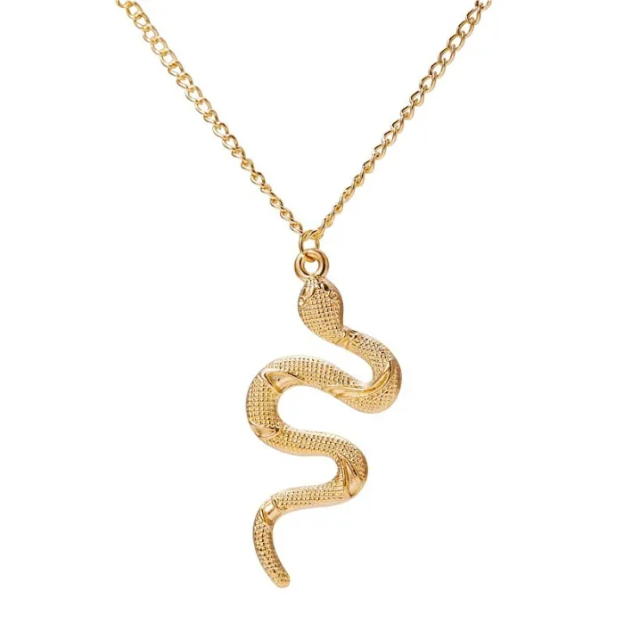 Collier élégant avec un pendentif serpent