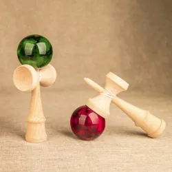 Træ Kendama legetøj - farverig jongleringsbold - afstressende / pædagogisk legetøj - til voksne / børn - 18 cm