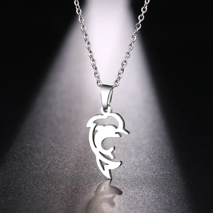 Colar elegante com golfinho