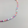 Klassiskt kort halsband - med färgglada pärlor - elastisk tråd