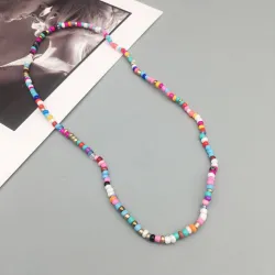 Klassisk kort halskæde - med farverige perler - elastisk tråd