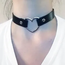 CollarGargantilla Sexy Vintage - collar corto de cuero con corazón - ajustable