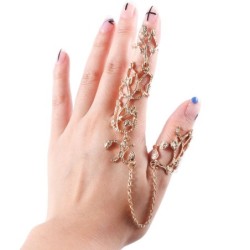 Bague deux doigts - avec chaîne - fleurs évidées / cristaux