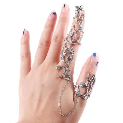 To fingerring - med kjede - uthulte blomster / krystaller