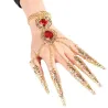 Bague cinq doigts - avec chaînes - bracelet or - fleurs évidées / cristaux rouges