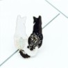 Broche émail tendance - double chat blanc/noir - épingle