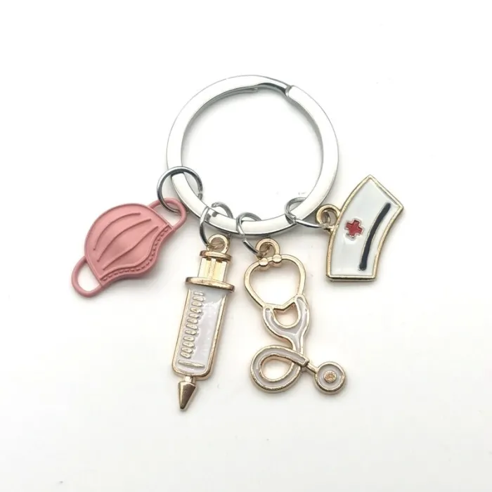 Porte-clés avec outils médicaux - stéthoscope / seringue / masque