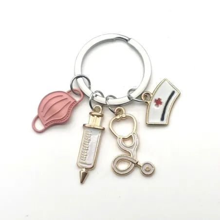 Porte-clés avec outils médicaux - stéthoscope / seringue / masque