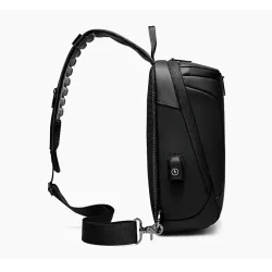 Fasjonabel crossbody-veske - ryggsekk for 9,7" iPad - med USB-ladeport - vanntett