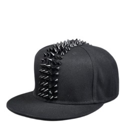 Trendiges Baseballcap - flacher Snapback - mit Nieten - Hip Hop / Punk / Rock Style