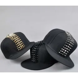 Trendy baseballcaps - flat snapback - med nagler - Hip Hop / Punk / Rock stil