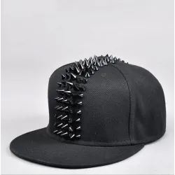 Trendy baseballcaps - flat snapback - med nagler - Hip Hop / Punk / Rock stil