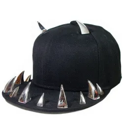 Trendy baseballhatt - med piggnagler - Hip Hop / punk / rock stil
