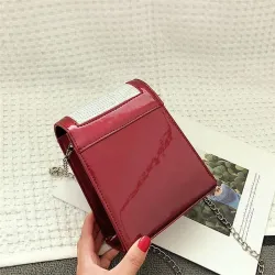 Borsa a tracolla piccola alla moda - con strass / tracolla a catena