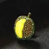 Elegant litchifruktbrosch