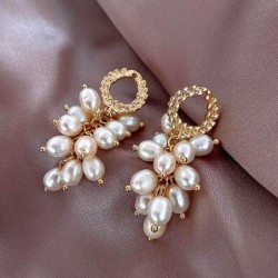 Eleganckie złote kolczyki - z wielowarstwowymi perłamiKolczyki