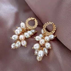 AretesPendientes de oro elegantes - con perlas de varias capas