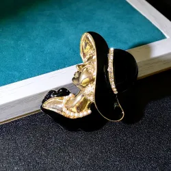 BrochesBroche de oro de moda - mujer con sombrero negro con perlas / cristales