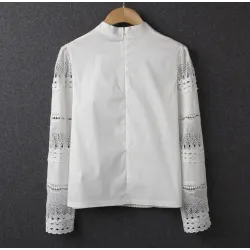 Elegant langærmet hvid bluse - udhulet blonde
