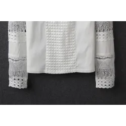 Elegante blusa branca de manga comprida - renda vazada