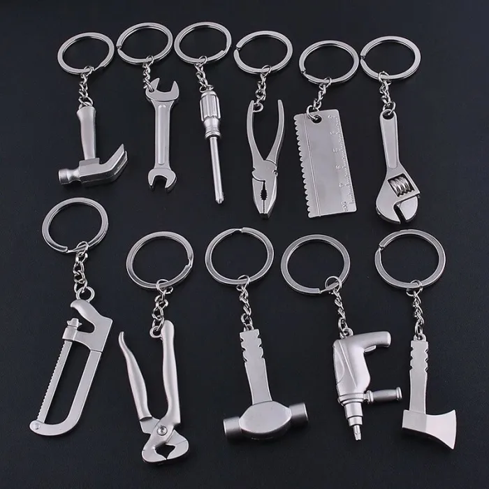 llaveroLlavero con herramientas de metal - llave inglesa / martillo / sierra / hacha / electrotaladro / tijeras