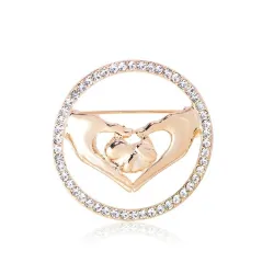 Elegant rund broche - med krystaller - hjerteformede sammenføjede hænder