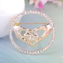 Elegant rund brosch - med kristaller - hjärtformade sammanfogade händer