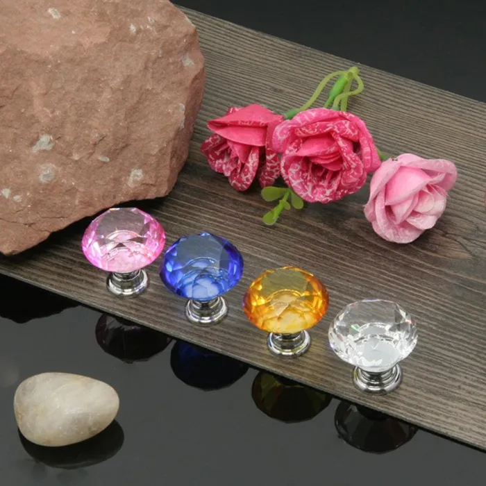 Elegante møbelknotter - glass diamantform