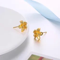 AretesAretes en forma de flor - chapados en oro