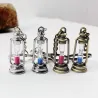 Lampe en métal - sablier - porte-clés